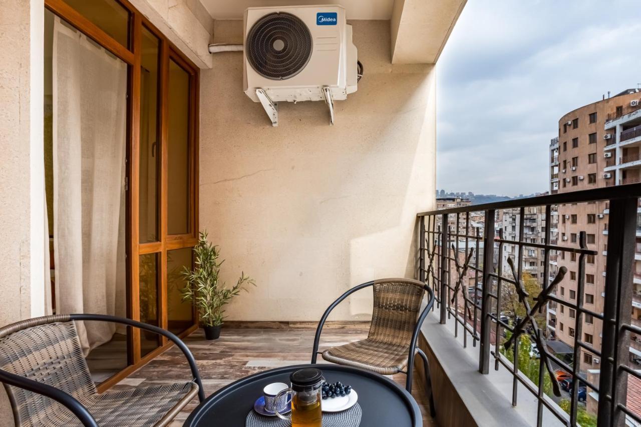 Hotelise I Gin Apartment Ереван Екстериор снимка